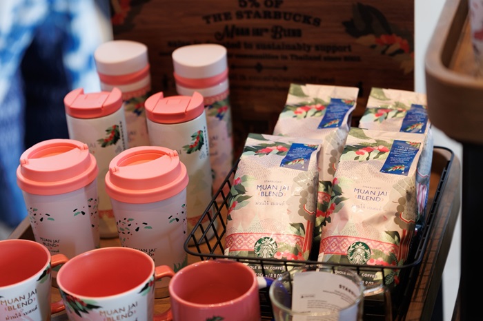 Starbucks_Kad-Farang-MaeRim-2-Copy.jpg