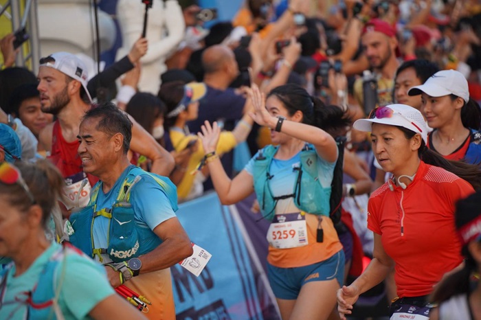UTMB-HOKA_Pic3_0.jpg